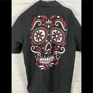 Spirit Halloween Hasta La Muerte S/S Shirt. Large